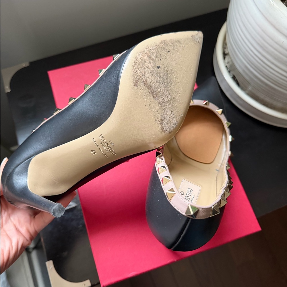 Valentino Garavani Black Leather Rockstud Pointed Pumps with Nude Trim - Picture 2 of 6